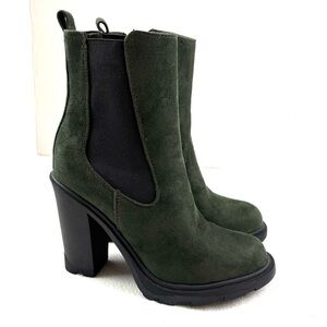 NWOT Nine West Ream Forest Green Faux Suede Chelsea Ankle Calf boots (7M)